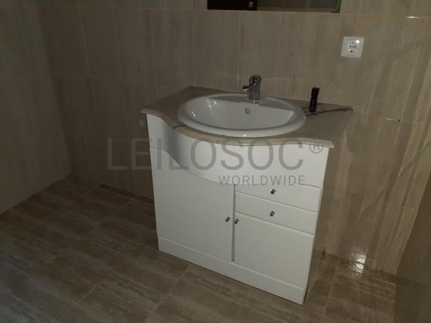 Armazém c/ Escritório e Apartamento · Anadia