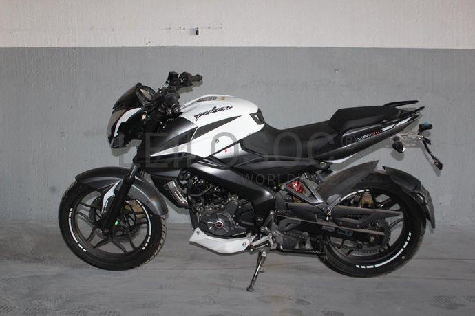 Bajaj Pulsar NS 200 FI ABS