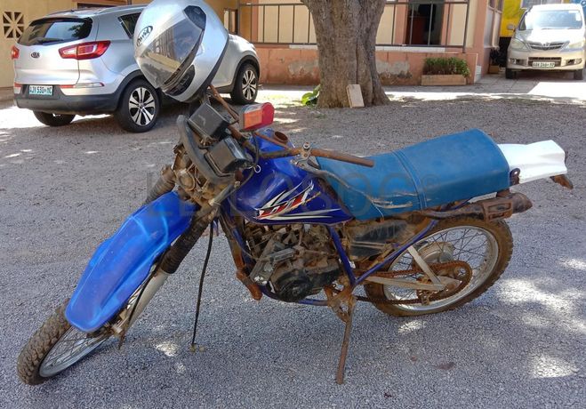 Motorizada de marca Yamaha DT 125 ·