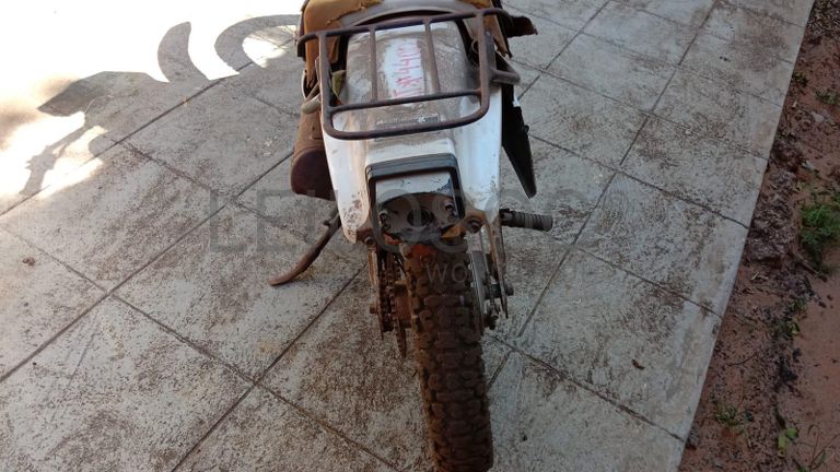 Motorizada de marca Yamaha DT ·