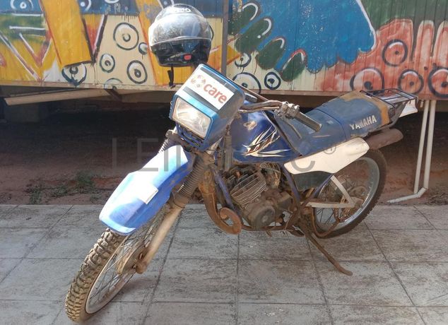 Motorizada de marca Yamaha DT ·