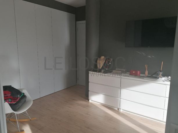 Moradia V3 com Piscina inserida na Quinta da Moura · Oeiras