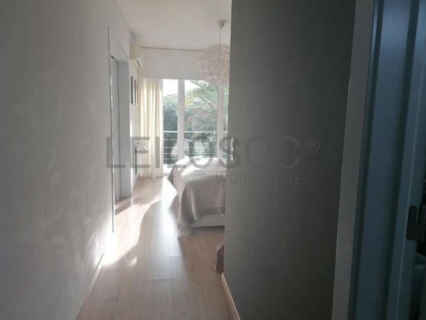 Moradia V3 com Piscina inserida na Quinta da Moura · Oeiras