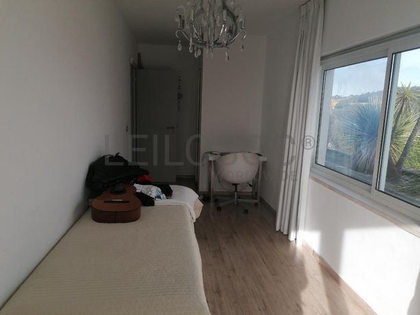 Moradia V3 com Piscina inserida na Quinta da Moura · Oeiras