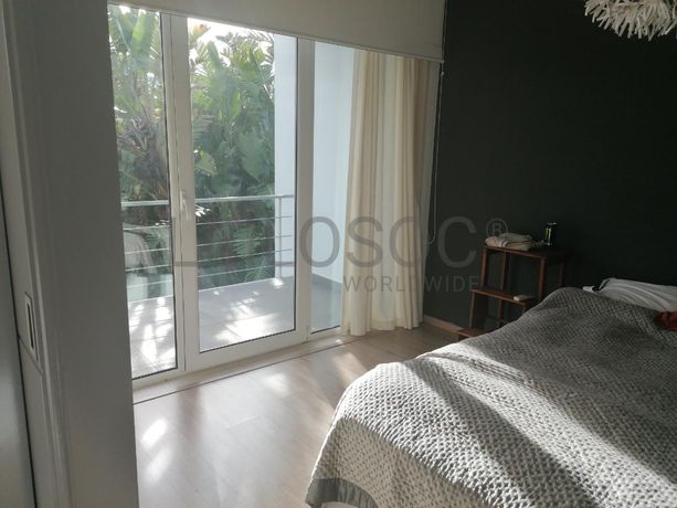 Moradia V3 com Piscina inserida na Quinta da Moura · Oeiras