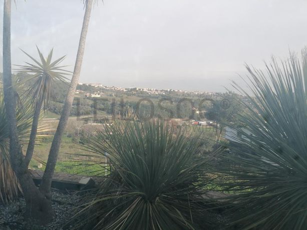 Moradia V3 com Piscina inserida na Quinta da Moura · Oeiras