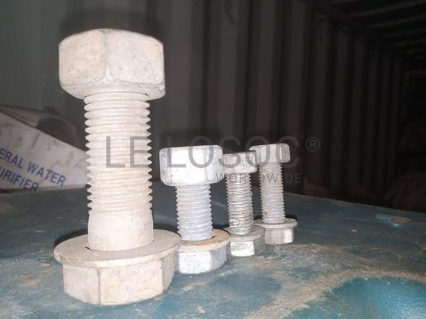 Mobiliário de escritório + Diversos + Diversos + Diversos + Material Informático + Rolos de Arame + Diversos + Diversos + Para Choques + Contentor de 40P ·