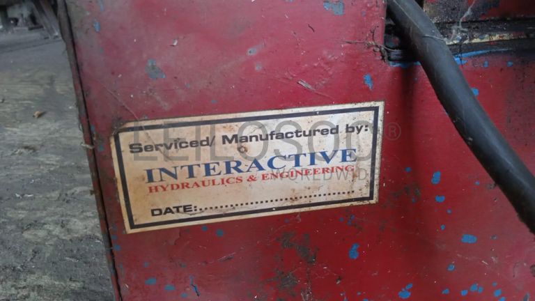 MÁQUINA de PRESSÃO ·