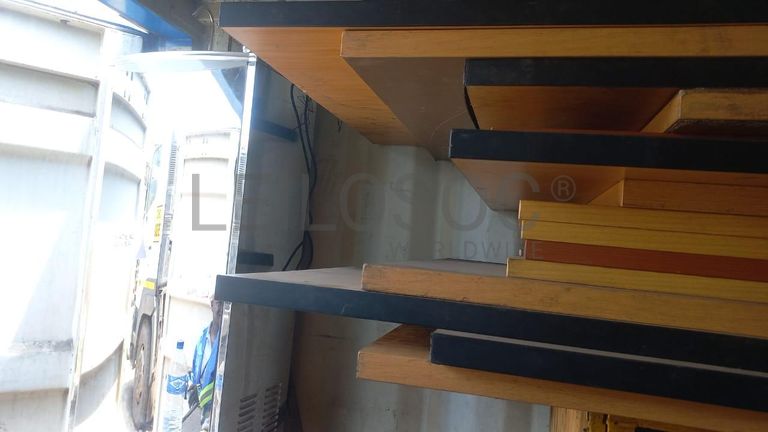 Material Informático + Material Informático + Material Informático + Diversos + Mobiliário de escritório + Diversos + Diversos + Olofotes + Diversos + Diversos + Contentor de 40P ·