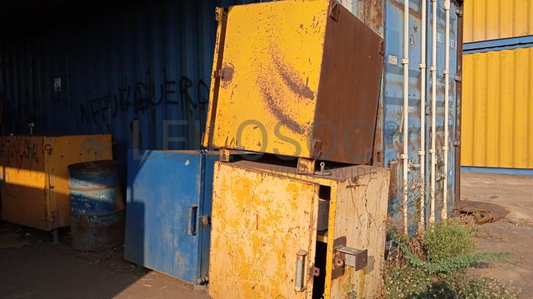 CAIXAS METÁLICAS ·