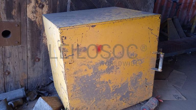 CAIXAS METÁLICAS ·