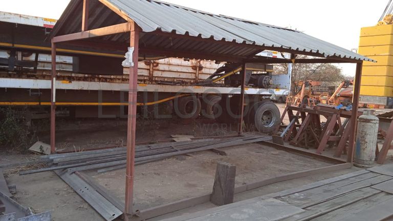 ESTRUTURA METÁLICA ·