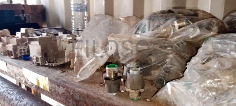 Material Informático + Material Informático + Material Informático + Diversos + Mobiliário de escritório + Diversos + Diversos + Olofotes + Diversos + Diversos + Contentor de 40P ·