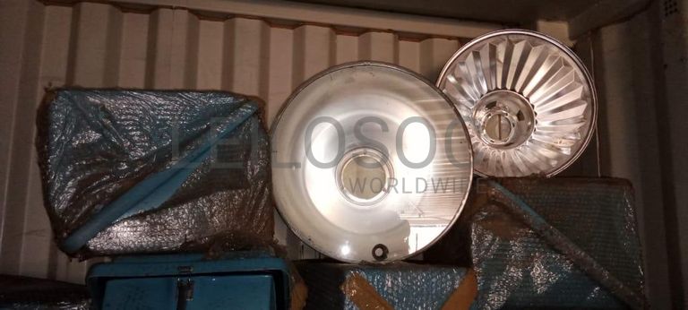 Material Informático + Material Informático + Material Informático + Diversos + Mobiliário de escritório + Diversos + Diversos + Olofotes + Diversos + Diversos + Contentor de 40P ·