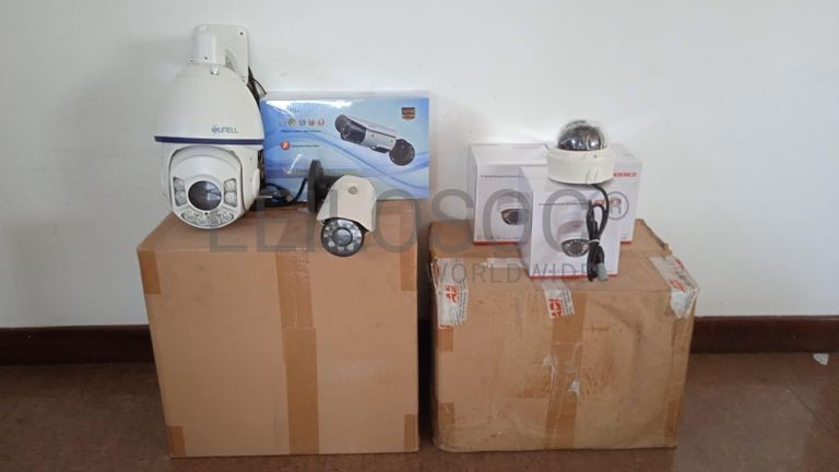 Câmeras de vigilância  + Equipamentos de vigilância  + Equipamentos de vigilância  + Equipamentos de vigilância  + Equipamentos de vigilância  + Equipamentos de vigilância  ·