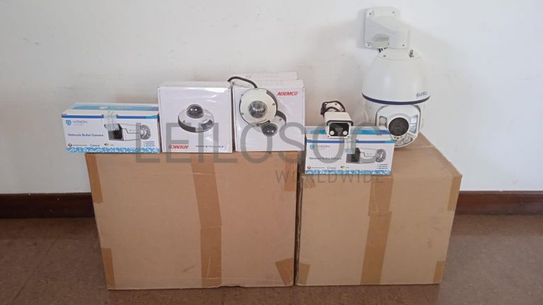 Câmeras de vigilância  + Equipamentos de vigilância  + Equipamentos de vigilância  + Equipamentos de vigilância  + Câmeras IP + Câmeras IP ·