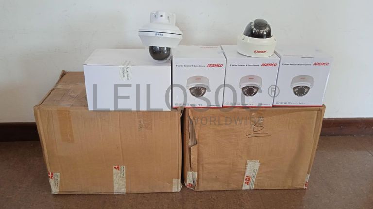 Câmeras de vigilância  + Equipamentos de vigilância  + Equipamentos de vigilância  + Equipamentos de vigilância  + Equipamentos de vigilância  + Equipamentos de vigilância  ·