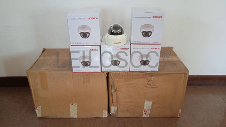 Câmeras de vigilância  + Equipamentos de vigilância  + Equipamentos de vigilância  + Equipamentos de vigilância  + Equipamentos de vigilância  + Equipamentos de vigilância  ·