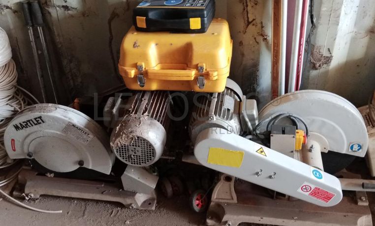 Termos acumulador  + Bebedouros + Diversos + Tv + Material Informático + Cabo de Rede + Mobiliário + Bobina   + Bobinas  + Máquinas de corte de relva + Cabos de aço  + Radiador  + Armazém ·