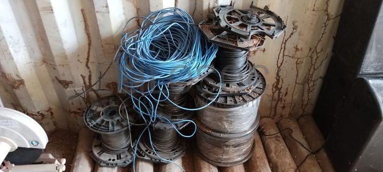 Termos acumulador  + Bebedouros + Diversos + Tv + Material Informático + Cabo de Rede + Mobiliário + Bobina   + Bobinas  + Máquinas de corte de relva + Cabos de aço  + Radiador  + Armazém ·