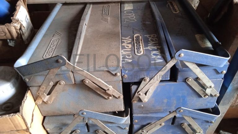 Diversos + Diversos + Caixas de Ferramentas + Diversos + Diversos + Diversos + Diversos + Diversos + Diversos + Diversos +  Lâmpadas de longo alcance. + Anilhas + Diversos + Heat Shrinks + Diversos + Discos de Corte + Motores + Porcas + Diversos + Braçadeiras + Diversos + Chapas 1,5m + Contentor de 40P ·