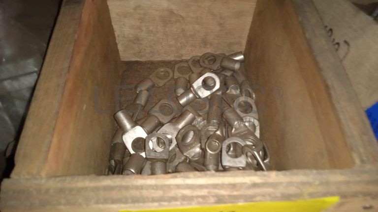 Diversos + Diversos + Caixas de Ferramentas + Diversos + Diversos + Diversos + Diversos + Diversos + Diversos + Diversos +  Lâmpadas de longo alcance. + Anilhas + Diversos + Heat Shrinks + Diversos + Discos de Corte + Motores + Porcas + Diversos + Braçadeiras + Diversos + Chapas 1,5m + Contentor de 40P ·