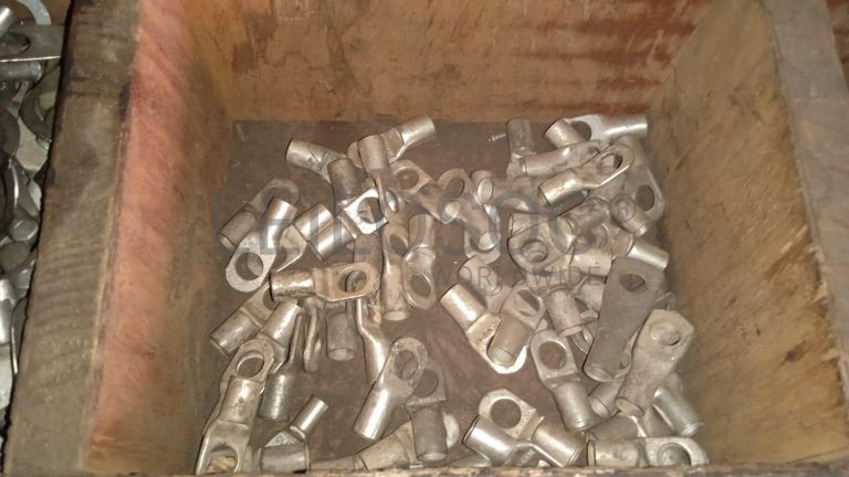 Diversos + Diversos + Caixas de Ferramentas + Diversos + Diversos + Diversos + Diversos + Diversos + Diversos + Diversos +  Lâmpadas de longo alcance. + Anilhas + Diversos + Heat Shrinks + Diversos + Discos de Corte + Motores + Porcas + Diversos + Braçadeiras + Diversos + Chapas 1,5m + Contentor de 40P ·