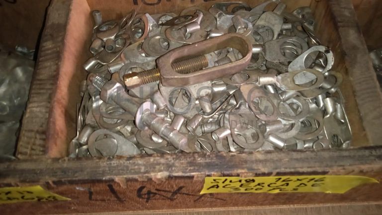 Diversos + Diversos + Caixas de Ferramentas + Diversos + Diversos + Diversos + Diversos + Diversos + Diversos + Diversos +  Lâmpadas de longo alcance. + Anilhas + Diversos + Heat Shrinks + Diversos + Discos de Corte + Motores + Porcas + Diversos + Braçadeiras + Diversos + Chapas 1,5m + Contentor de 40P ·