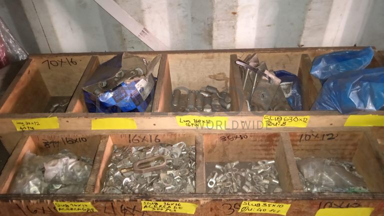 Diversos + Diversos + Caixas de Ferramentas + Diversos + Diversos + Diversos + Diversos + Diversos + Diversos + Diversos +  Lâmpadas de longo alcance. + Anilhas + Diversos + Heat Shrinks + Diversos + Discos de Corte + Motores + Porcas + Diversos + Braçadeiras + Diversos + Chapas 1,5m + Contentor de 40P ·