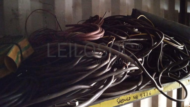 Diversos + Diversos + Caixas de Ferramentas + Diversos + Diversos + Diversos + Diversos + Diversos + Diversos + Diversos +  Lâmpadas de longo alcance. + Anilhas + Diversos + Heat Shrinks + Diversos + Discos de Corte + Motores + Porcas + Diversos + Braçadeiras + Diversos + Chapas 1,5m + Contentor de 40P ·