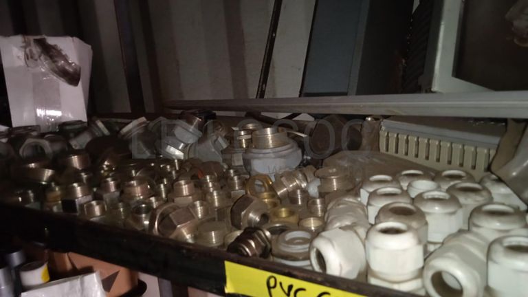 Diversos + Diversos + Caixas de Ferramentas + Diversos + Diversos + Diversos + Diversos + Diversos + Diversos + Diversos +  Lâmpadas de longo alcance. + Anilhas + Diversos + Heat Shrinks + Diversos + Discos de Corte + Motores + Porcas + Diversos + Braçadeiras + Diversos + Chapas 1,5m + Contentor de 40P ·