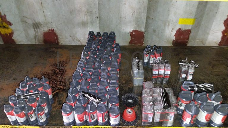 Diversos + Diversos + Grampos + Diversos + Diversos + Diversos + Electrodos + Diversos + Diversos + Diversos + Diversos + Diversos + Fitas + Diversos + Diversos + Máquinas Rebarbadora   + Diversos + Pregos 50×2.50mm + Diversos + Cintas + Cintas + Cintas + Cintas + Cintas + Mangueiras para maçarico  + Cintos de Segurança + Diversos + Diversos + Porcas + Porcas + Diversos + Pregos   + Parafusos + Material Hospitalar + Diversos + Cordas + Diversos + Material para Soldadura + Material para Instalacao electrica + Diversos + Spray Q20 + Braçadeiras + Rolos de rede   + Cerca de Segurança + Cabo flexível  + Abaraçadeiras + Materia para soldadura + Abraçadeiras + Diversos + Bombas de água   + Diversos + Compressor   + Contentor de 40P ·