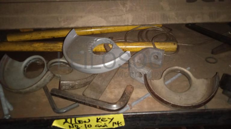 Diversos + Diversos + Caixas de Ferramentas + Diversos + Diversos + Diversos + Diversos + Diversos + Diversos + Diversos +  Lâmpadas de longo alcance. + Anilhas + Diversos + Heat Shrinks + Diversos + Discos de Corte + Motores + Porcas + Diversos + Braçadeiras + Diversos + Chapas 1,5m + Contentor de 40P ·