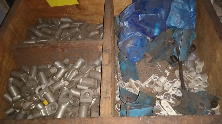 Diversos + Diversos + Caixas de Ferramentas + Diversos + Diversos + Diversos + Diversos + Diversos + Diversos + Diversos +  Lâmpadas de longo alcance. + Anilhas + Diversos + Heat Shrinks + Diversos + Discos de Corte + Motores + Porcas + Diversos + Braçadeiras + Diversos + Chapas 1,5m + Contentor de 40P ·