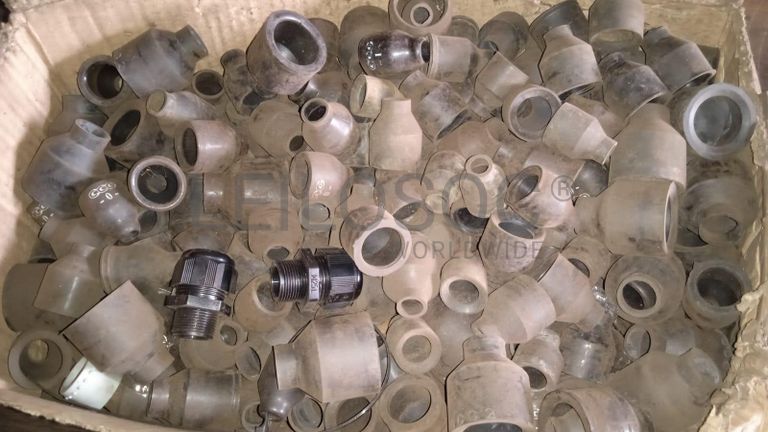 Diversos + Diversos + Caixas de Ferramentas + Diversos + Diversos + Diversos + Diversos + Diversos + Diversos + Diversos +  Lâmpadas de longo alcance. + Anilhas + Diversos + Heat Shrinks + Diversos + Discos de Corte + Motores + Porcas + Diversos + Braçadeiras + Diversos + Chapas 1,5m + Contentor de 40P ·