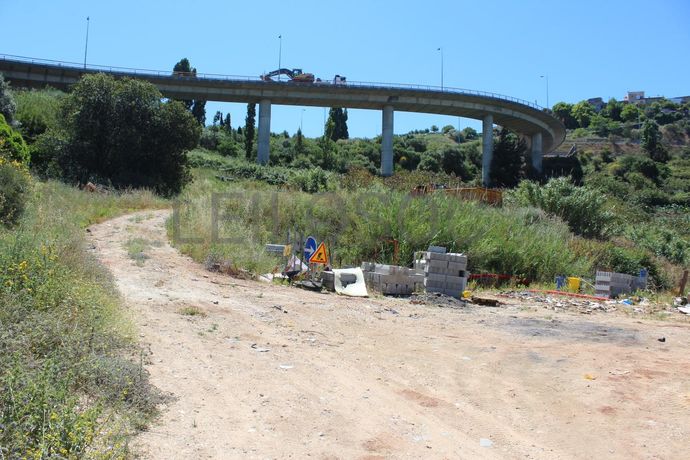 Terreno c/ 1,7 ha · Loures