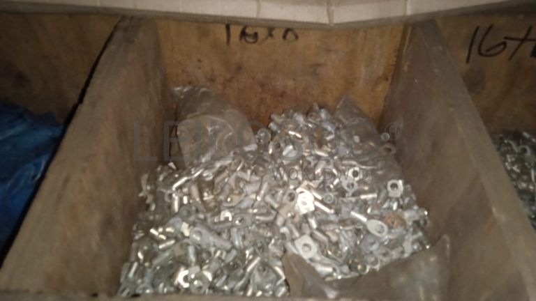 Diversos + Diversos + Caixas de Ferramentas + Diversos + Diversos + Diversos + Diversos + Diversos + Diversos + Diversos +  Lâmpadas de longo alcance. + Anilhas + Diversos + Heat Shrinks + Diversos + Discos de Corte + Motores + Porcas + Diversos + Braçadeiras + Diversos + Chapas 1,5m + Contentor de 40P ·