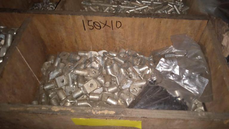 Diversos + Diversos + Caixas de Ferramentas + Diversos + Diversos + Diversos + Diversos + Diversos + Diversos + Diversos +  Lâmpadas de longo alcance. + Anilhas + Diversos + Heat Shrinks + Diversos + Discos de Corte + Motores + Porcas + Diversos + Braçadeiras + Diversos + Chapas 1,5m + Contentor de 40P ·