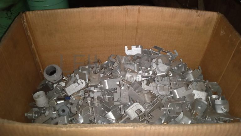 Diversos + Diversos + Caixas de Ferramentas + Diversos + Diversos + Diversos + Diversos + Diversos + Diversos + Diversos +  Lâmpadas de longo alcance. + Anilhas + Diversos + Heat Shrinks + Diversos + Discos de Corte + Motores + Porcas + Diversos + Braçadeiras + Diversos + Chapas 1,5m + Contentor de 40P ·