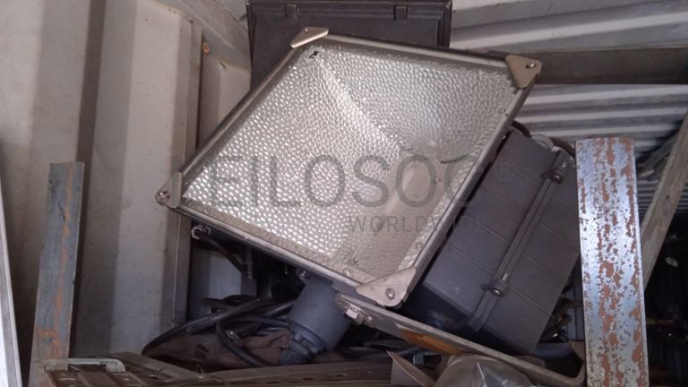 Diversos + Diversos + Caixas de Ferramentas + Diversos + Diversos + Diversos + Diversos + Diversos + Diversos + Diversos +  Lâmpadas de longo alcance. + Anilhas + Diversos + Heat Shrinks + Diversos + Discos de Corte + Motores + Porcas + Diversos + Braçadeiras + Diversos + Chapas 1,5m + Contentor de 40P ·