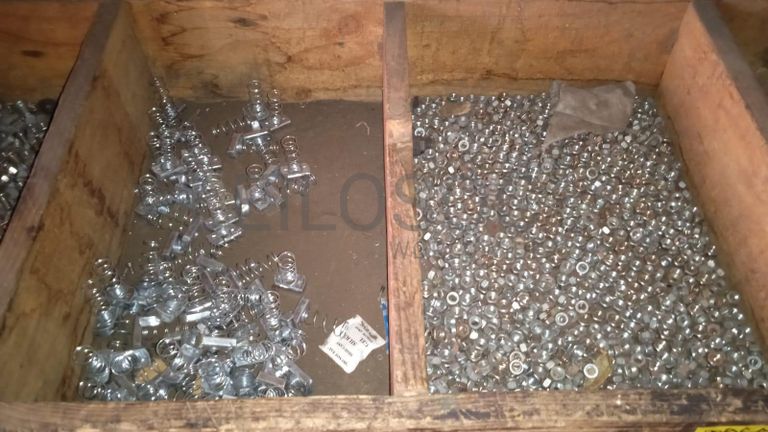 Diversos + Diversos + Caixas de Ferramentas + Diversos + Diversos + Diversos + Diversos + Diversos + Diversos + Diversos +  Lâmpadas de longo alcance. + Anilhas + Diversos + Heat Shrinks + Diversos + Discos de Corte + Motores + Porcas + Diversos + Braçadeiras + Diversos + Chapas 1,5m + Contentor de 40P ·