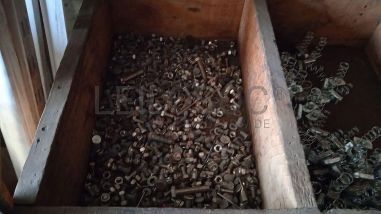 Diversos + Diversos + Caixas de Ferramentas + Diversos + Diversos + Diversos + Diversos + Diversos + Diversos + Diversos +  Lâmpadas de longo alcance. + Anilhas + Diversos + Heat Shrinks + Diversos + Discos de Corte + Motores + Porcas + Diversos + Braçadeiras + Diversos + Chapas 1,5m + Contentor de 40P ·