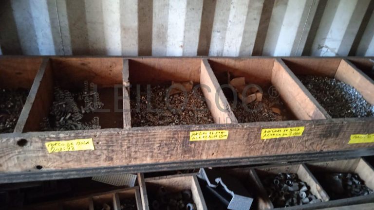 Diversos + Diversos + Caixas de Ferramentas + Diversos + Diversos + Diversos + Diversos + Diversos + Diversos + Diversos +  Lâmpadas de longo alcance. + Anilhas + Diversos + Heat Shrinks + Diversos + Discos de Corte + Motores + Porcas + Diversos + Braçadeiras + Diversos + Chapas 1,5m + Contentor de 40P ·