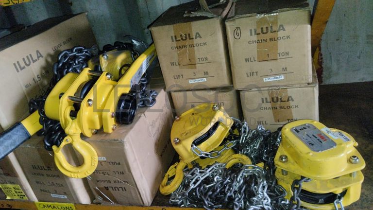 Diversos + Diversos + Grampos + Diversos + Diversos + Diversos + Electrodos + Diversos + Diversos + Diversos + Diversos + Diversos + Fitas + Diversos + Diversos + Máquinas Rebarbadora   + Diversos + Pregos 50×2.50mm + Diversos + Cintas + Cintas + Cintas + Cintas + Cintas + Mangueiras para maçarico  + Cintos de Segurança + Diversos + Diversos + Porcas + Porcas + Diversos + Pregos   + Parafusos + Material Hospitalar + Diversos + Cordas + Diversos + Material para Soldadura + Material para Instalacao electrica + Diversos + Spray Q20 + Braçadeiras + Rolos de rede   + Cerca de Segurança + Cabo flexível  + Abaraçadeiras + Materia para soldadura + Abraçadeiras + Diversos + Bombas de água   + Diversos + Compressor   + Contentor de 40P ·