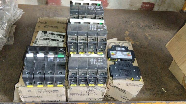 Diversos + Diversos + Grampos + Diversos + Diversos + Diversos + Electrodos + Diversos + Diversos + Diversos + Diversos + Diversos + Fitas + Diversos + Diversos + Máquinas Rebarbadora   + Diversos + Pregos 50×2.50mm + Diversos + Cintas + Cintas + Cintas + Cintas + Cintas + Mangueiras para maçarico  + Cintos de Segurança + Diversos + Diversos + Porcas + Porcas + Diversos + Pregos   + Parafusos + Material Hospitalar + Diversos + Cordas + Diversos + Material para Soldadura + Material para Instalacao electrica + Diversos + Spray Q20 + Braçadeiras + Rolos de rede   + Cerca de Segurança + Cabo flexível  + Abaraçadeiras + Materia para soldadura + Abraçadeiras + Diversos + Bombas de água   + Diversos + Compressor   + Contentor de 40P ·