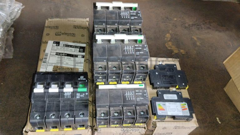 Diversos + Diversos + Grampos + Diversos + Diversos + Diversos + Electrodos + Diversos + Diversos + Diversos + Diversos + Diversos + Fitas + Diversos + Diversos + Máquinas Rebarbadora   + Diversos + Pregos 50×2.50mm + Diversos + Cintas + Cintas + Cintas + Cintas + Cintas + Mangueiras para maçarico  + Cintos de Segurança + Diversos + Diversos + Porcas + Porcas + Diversos + Pregos   + Parafusos + Material Hospitalar + Diversos + Cordas + Diversos + Material para Soldadura + Material para Instalacao electrica + Diversos + Spray Q20 + Braçadeiras + Rolos de rede   + Cerca de Segurança + Cabo flexível  + Abaraçadeiras + Materia para soldadura + Abraçadeiras + Diversos + Bombas de água   + Diversos + Compressor   + Contentor de 40P ·