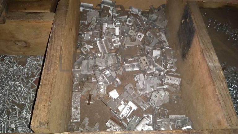 Diversos + Diversos + Caixas de Ferramentas + Diversos + Diversos + Diversos + Diversos + Diversos + Diversos + Diversos +  Lâmpadas de longo alcance. + Anilhas + Diversos + Heat Shrinks + Diversos + Discos de Corte + Motores + Porcas + Diversos + Braçadeiras + Diversos + Chapas 1,5m + Contentor de 40P ·