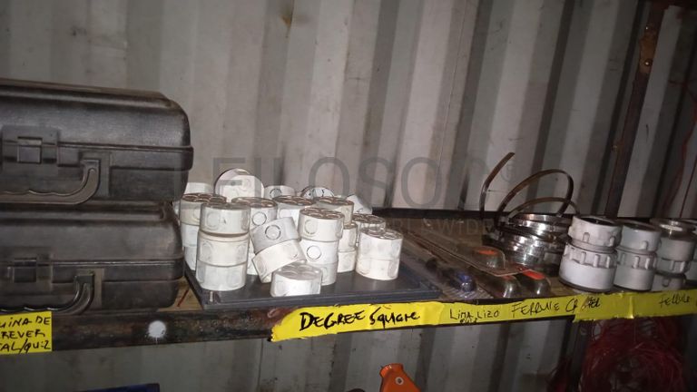 Diversos + Diversos + Caixas de Ferramentas + Diversos + Diversos + Diversos + Diversos + Diversos + Diversos + Diversos +  Lâmpadas de longo alcance. + Anilhas + Diversos + Heat Shrinks + Diversos + Discos de Corte + Motores + Porcas + Diversos + Braçadeiras + Diversos + Chapas 1,5m + Contentor de 40P ·