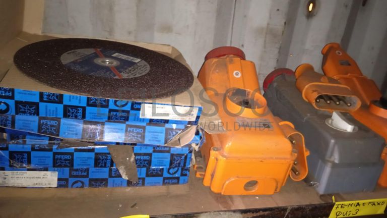 Diversos + Diversos + Caixas de Ferramentas + Diversos + Diversos + Diversos + Diversos + Diversos + Diversos + Diversos +  Lâmpadas de longo alcance. + Anilhas + Diversos + Heat Shrinks + Diversos + Discos de Corte + Motores + Porcas + Diversos + Braçadeiras + Diversos + Chapas 1,5m + Contentor de 40P ·