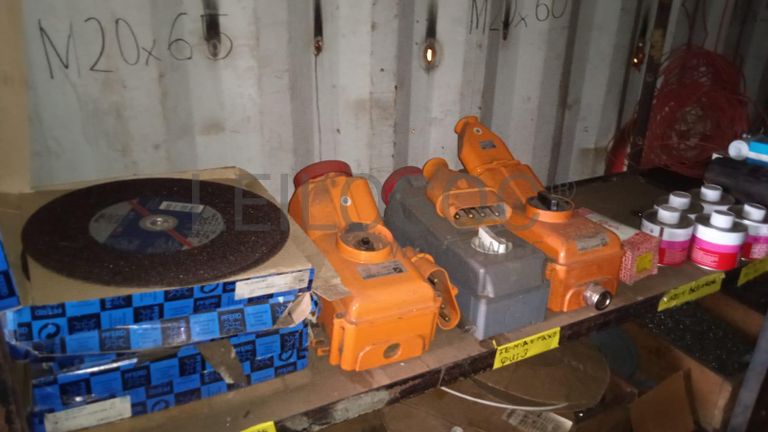 Diversos + Diversos + Caixas de Ferramentas + Diversos + Diversos + Diversos + Diversos + Diversos + Diversos + Diversos +  Lâmpadas de longo alcance. + Anilhas + Diversos + Heat Shrinks + Diversos + Discos de Corte + Motores + Porcas + Diversos + Braçadeiras + Diversos + Chapas 1,5m + Contentor de 40P ·